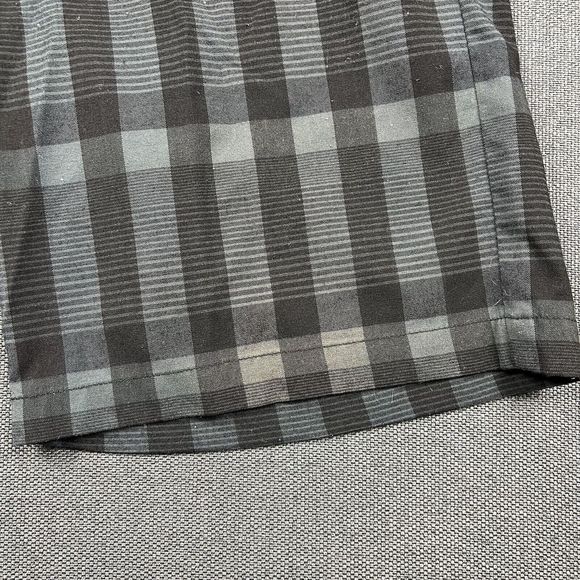 Travis Mathew Golf Shorts Mens Size 34 Black Gray Color Flat Front Casual‎ Strip - Picture 4 of 12